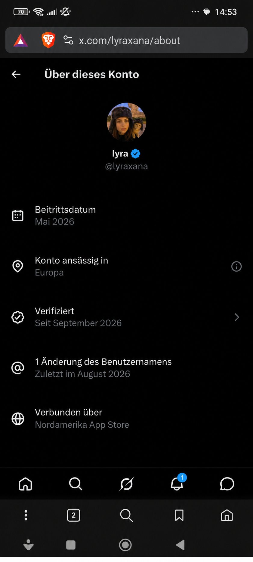 Mobiler Screenshot der Seite „Über dieses Konto“ von @lyraxana, der eine Registrierung im Mai 2026 und eine Verifizierung im September 2026 zeigt
