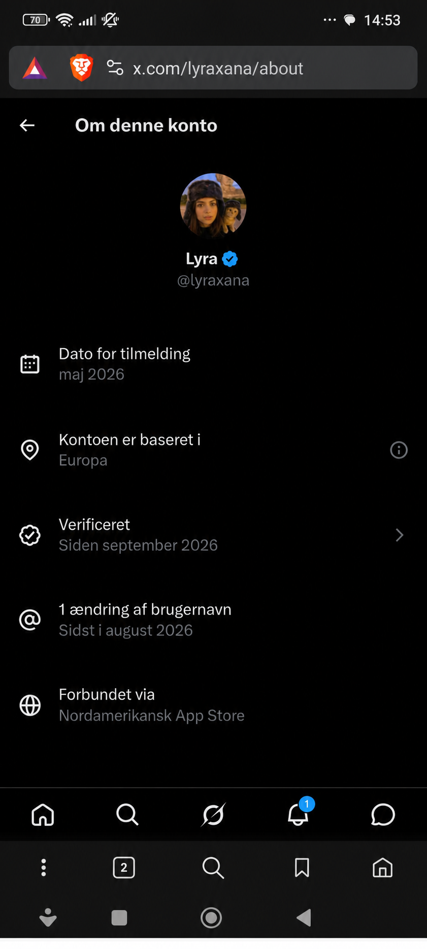 Mobilskærmbillede af siden About this account for @lyraxana, som viser oprettelse i maj 2026 og verificering i september 2026