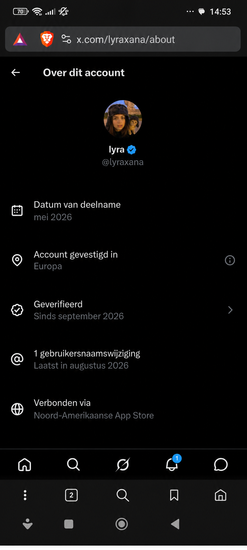 Mobiele schermafbeelding van de pagina About this account van @lyraxana, waarop staat dat het account in mei 2026 is aangemaakt en in september 2026 is geverifieerd